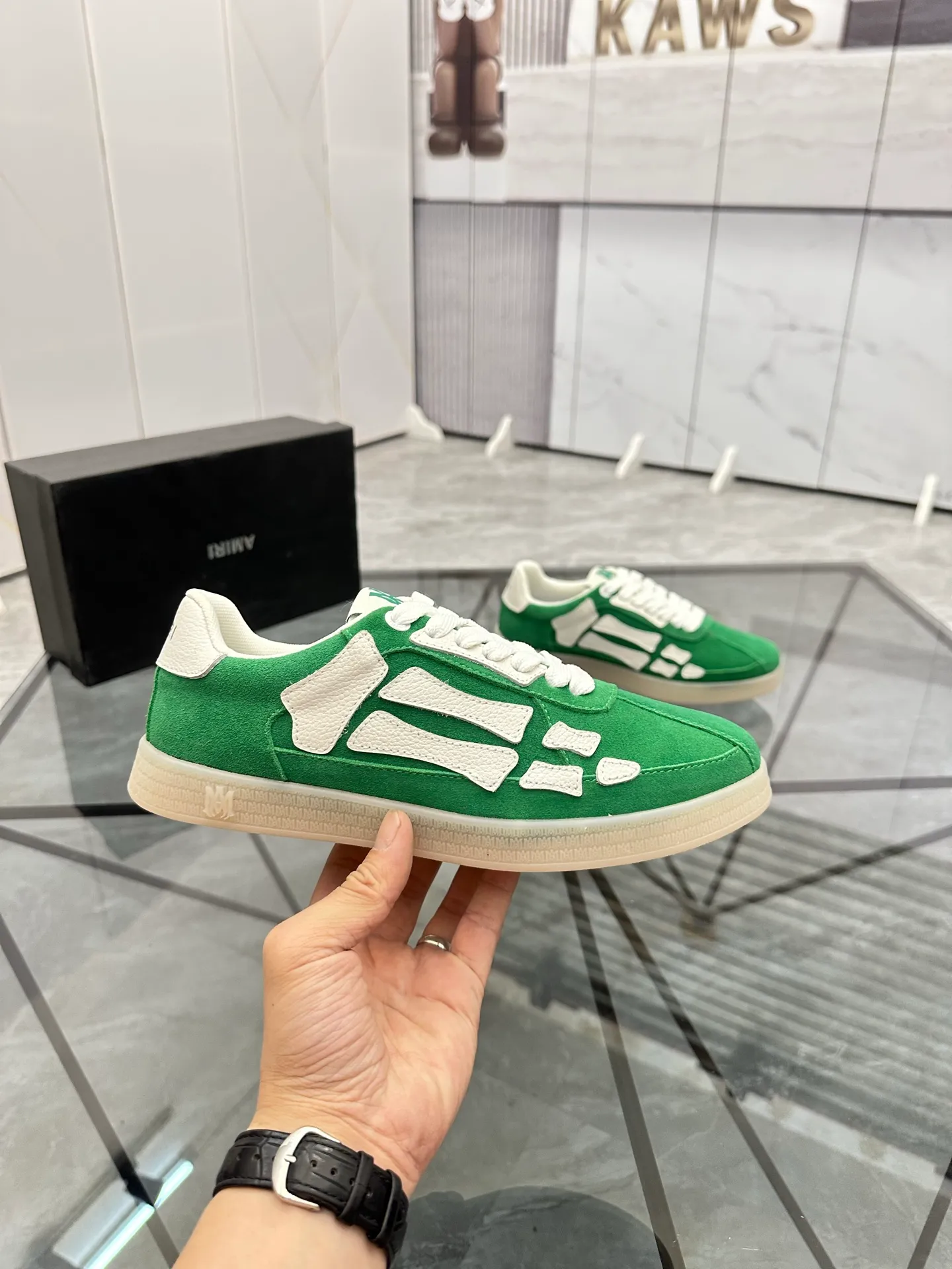 Men's shoes: 💰P420¥ Product trademark: AMIRI* "Amir*" low-top casual shoes Regular size: 38-45 (can be customized to 46) Product material: imported nubuck leather upper, breathable lining, original outsole. Number: 001
